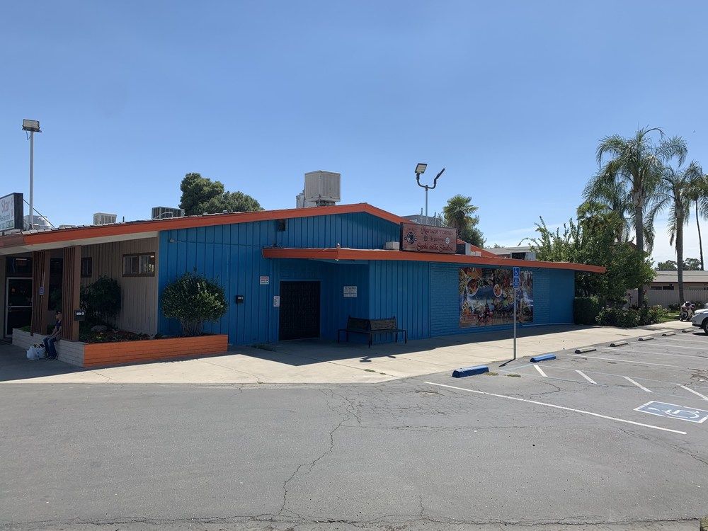 Restaurant For Lease off of HWY 198 - Includes All Equipment : 4545 West Noble Avenue, Visalia, CA 93277